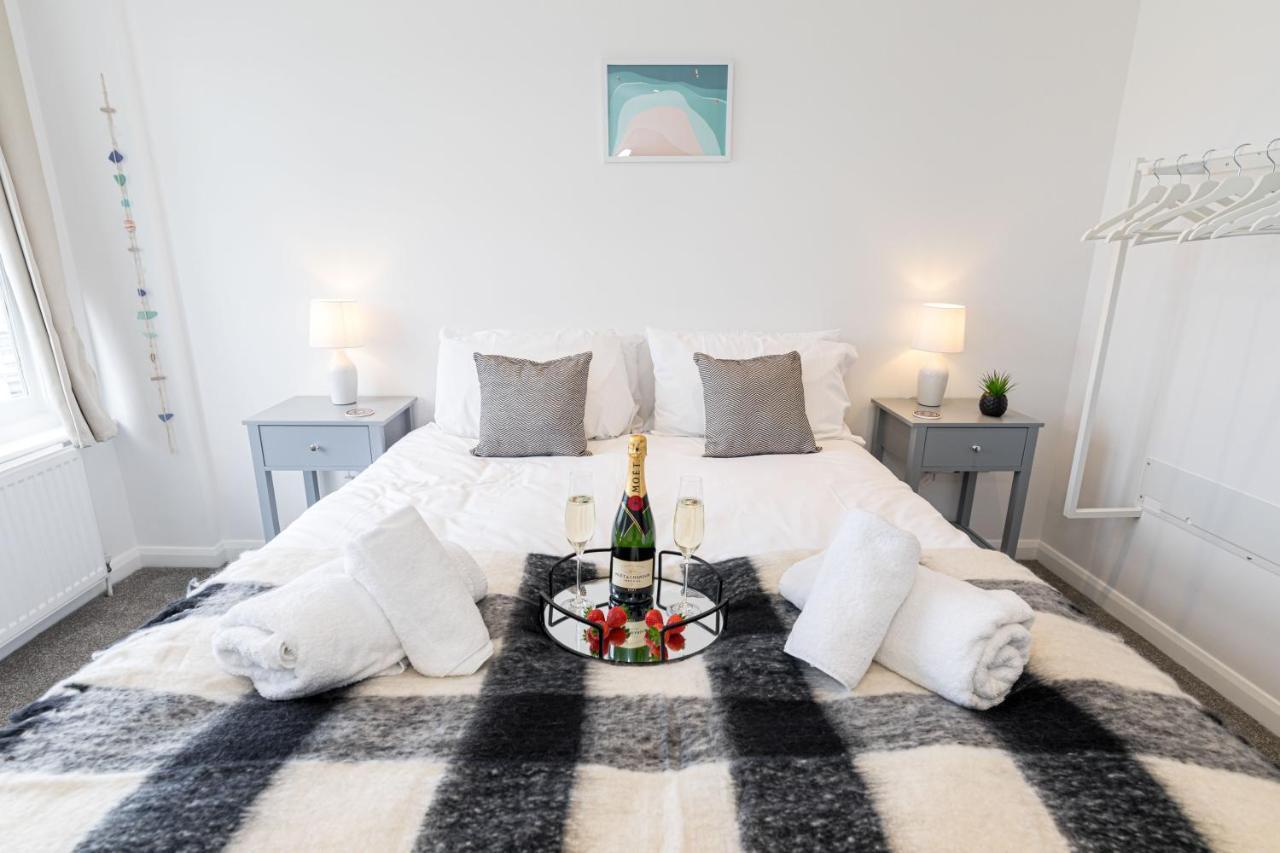 Ocean Breeze - 1 Minute From The Beach - 10 Minute From Bic - Fast Wi-Fi - Smart Tv Борнмут Екстер'єр фото